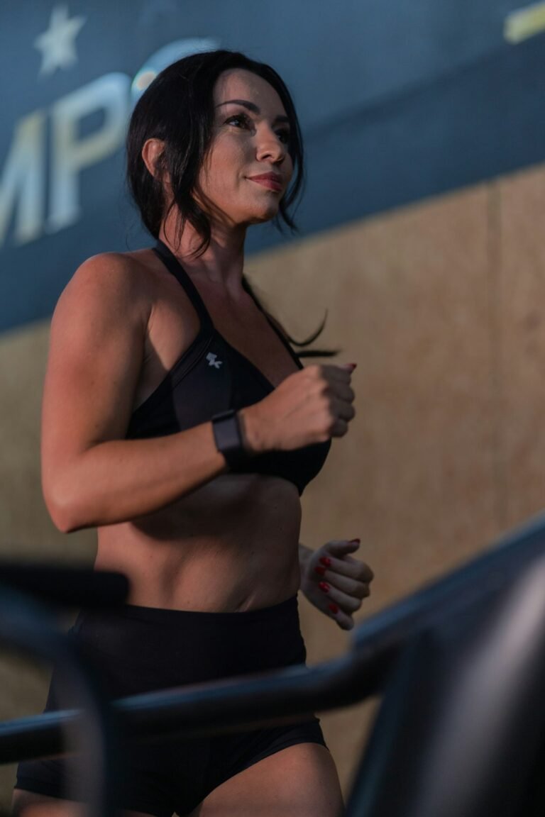 GLP-1 treatment in Ireland, explained Woman exercising on treadmill while on GLP-1 weight loss medication